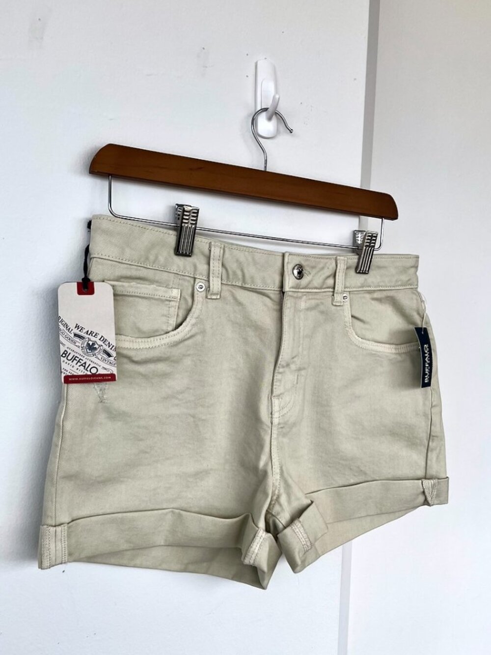 Buffalo David Bitton Goldie High Rise Relaxed Shorts Sandshell Size 28 NWT